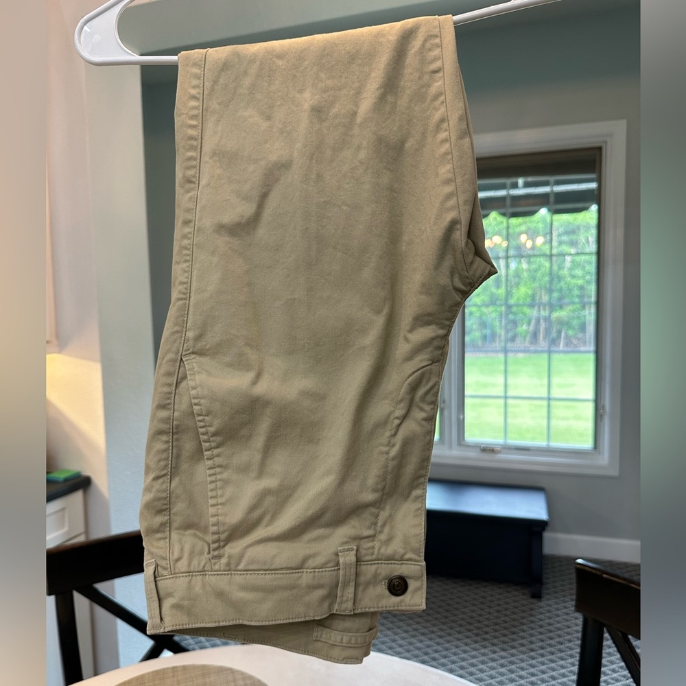 Men’s Duck Head Slim Fit Gold School Chino.  Size 30x30. Khaki.
